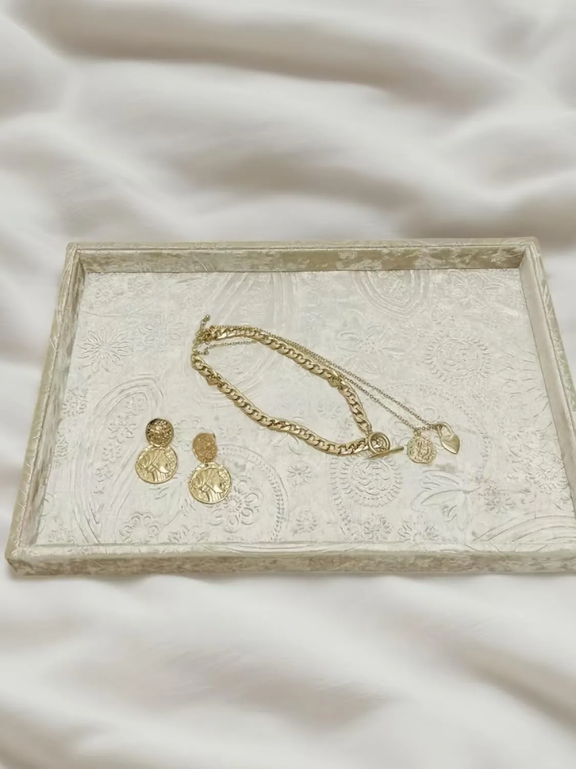 Keys.Luxury Extra Velour. (Embossging Beige Gold) Luxurious prodigious acidity Decorative Jewelry Tray,Commodity Display Board,Bedside Storage Tray for Eyeglasses Phone Watch Bracelet Earring 