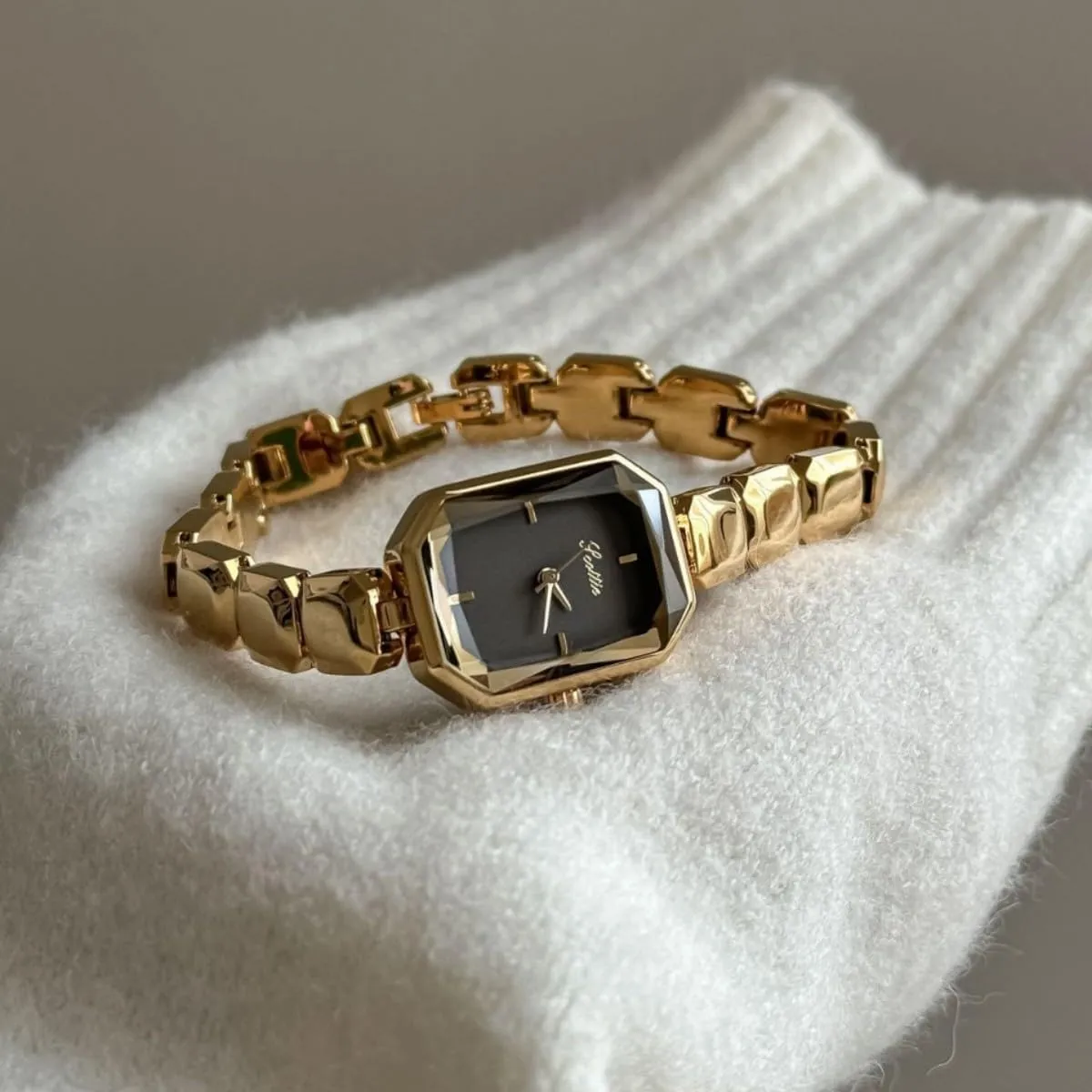 Ladies Diamond Golden Bangle Watch, Waterproof Quartz Watches Gift for Her FANMIS Women's Luxury Crystal Bracelet Watch artistic cooperative with Faceted Rectangular Dial ?C Elegant 