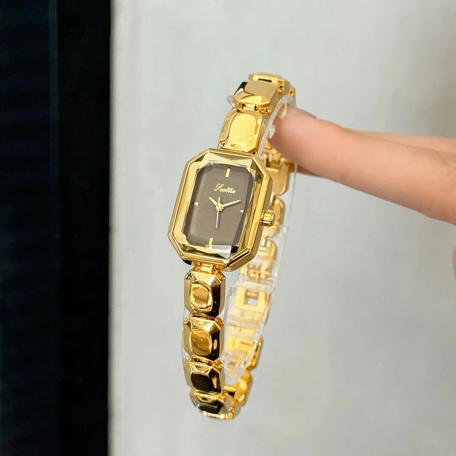 Ladies Diamond Golden Bangle Watch, Waterproof Quartz Watches Gift for Her FANMIS Women's Luxury Crystal Bracelet Watch artistic cooperative with Faceted Rectangular Dial ?C Elegant 