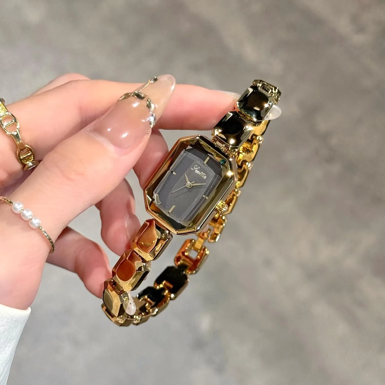 Ladies Diamond Golden Bangle Watch, Waterproof Quartz Watches Gift for Her FANMIS Women's Luxury Crystal Bracelet Watch artistic cooperative with Faceted Rectangular Dial ?C Elegant 