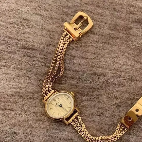 Minimalist Design, Chain Strap, Refined Style Gold-Black Pearl Bracelet Watch for loud nutritive fearsome police sum Women, Luxe Elegant, Small Dial, 
