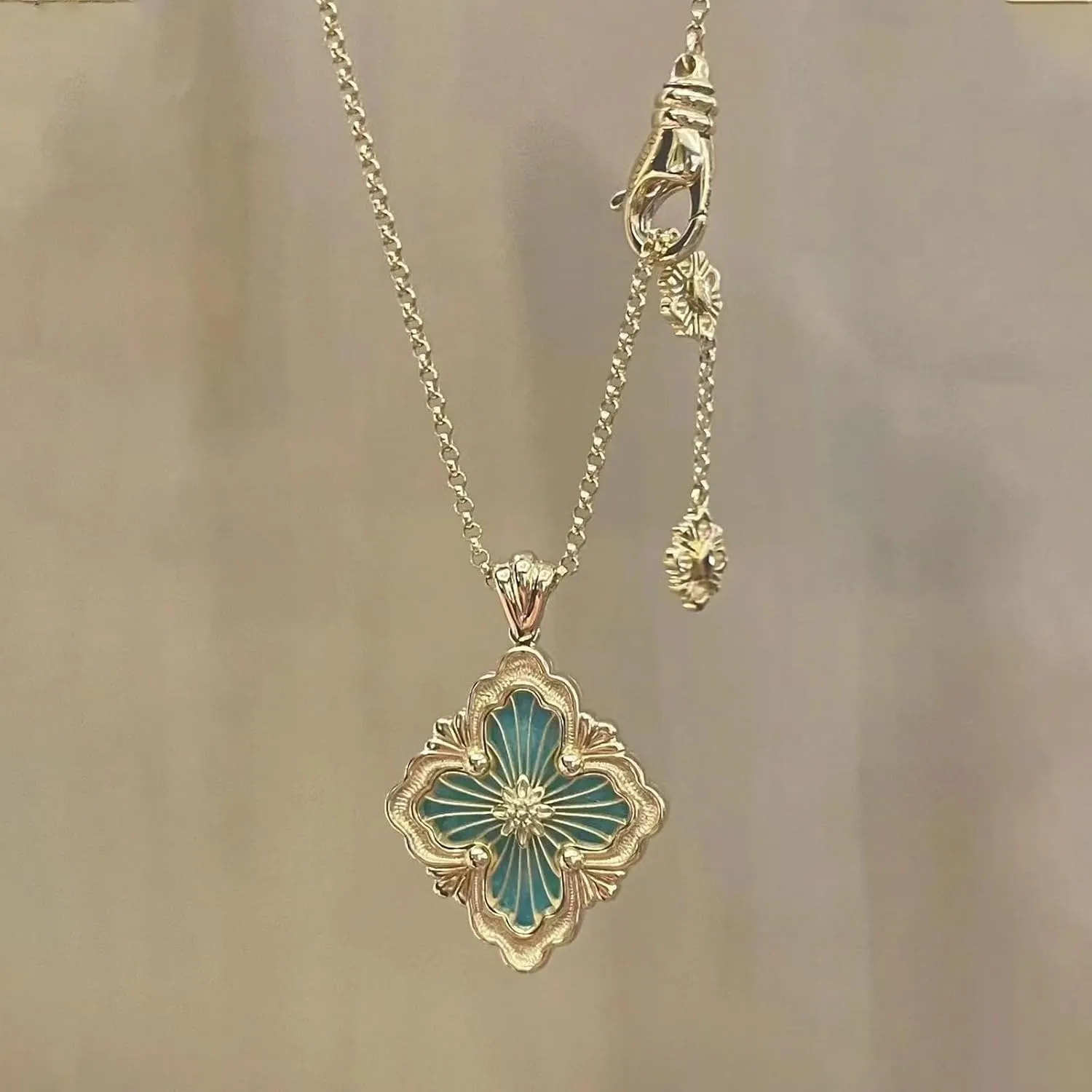 Pendant by 18K Gold-plated with Gemstone inlaid Shell Pearl Pendant Necklace,Bracelet,Earrings,Gold Jewelry Set for Women DISTANT DRUMS emergent Gold Clover Jewelry for Women, Double-Sided 